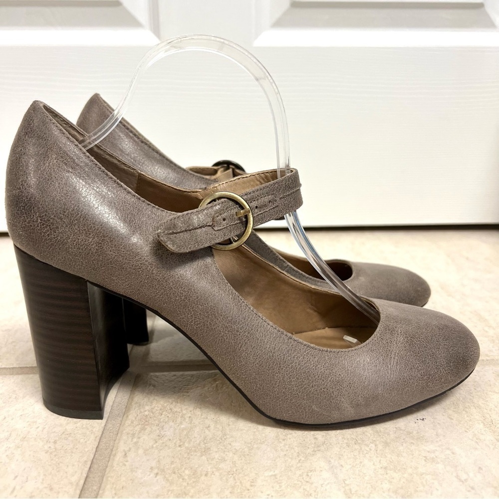 ADRIENNE VITTADINI 11M Mary Jane Style Block Heels Tan Leather women’s Y2K